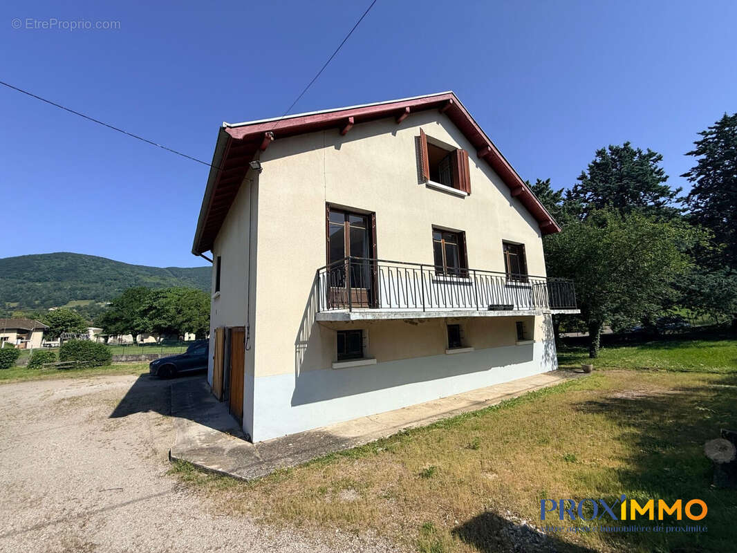 Maison 112 m² à Voiron  - photo 2
