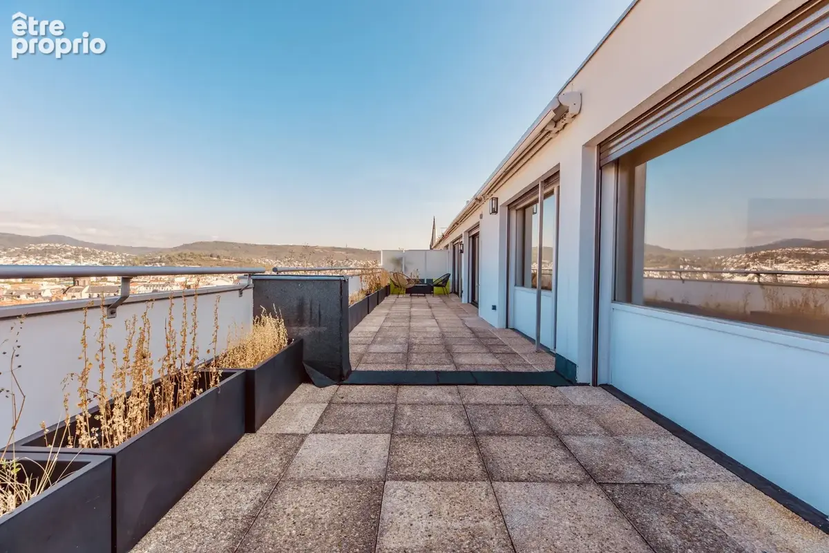 Une adresse rare au cœur de clermont-ferrand - rooftop vue panoramique avec terrasses - photo 2