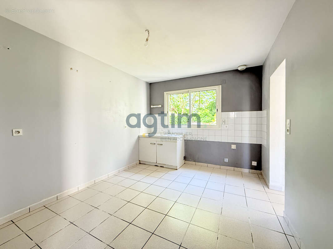 25 minutes de NANTES: MONTAIGU-VENDEE, Boufféré, centre, maison à étage, 126m2 hab, 4 chambres, garage, terrai - photo 5