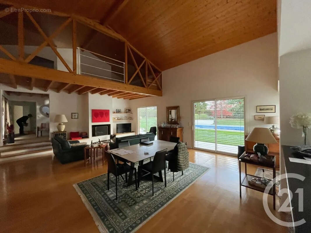 Maison 187 m² à Puymoyen  - photo 3