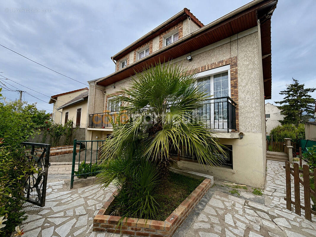 Maison à VILLENEUVE-LE-ROI