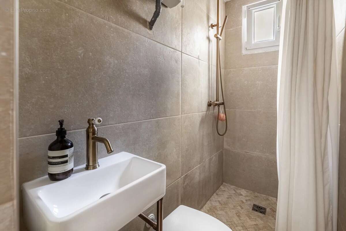 Paris 16eme lauriston/victor hugo charmant 2 pieces refait a neuf - photo 8
