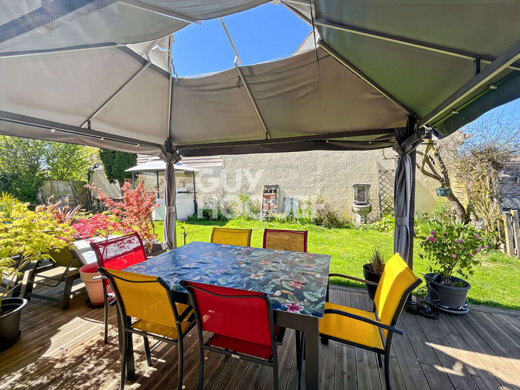 Maison à FONTENAY-TRESIGNY