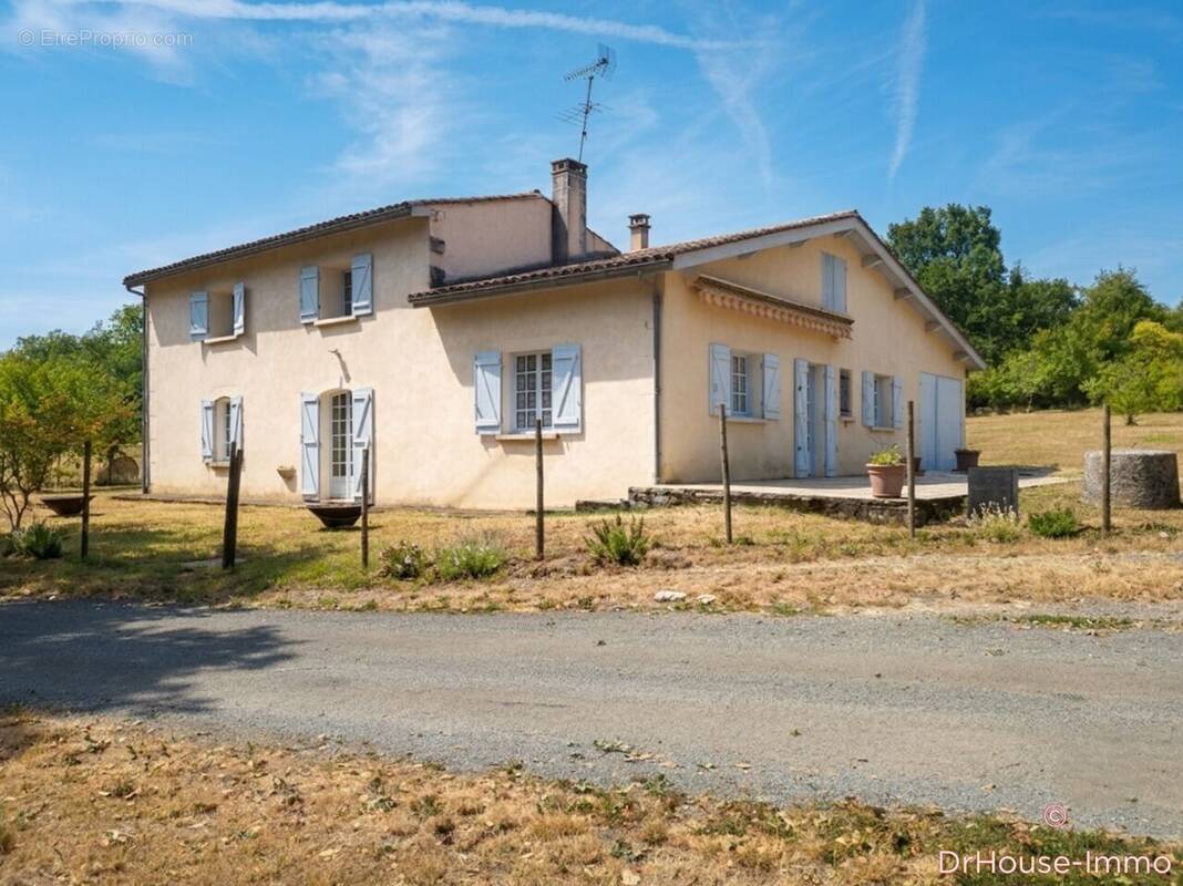 Maison 140 m² à Naujan-Et-Postiac  - photo 1