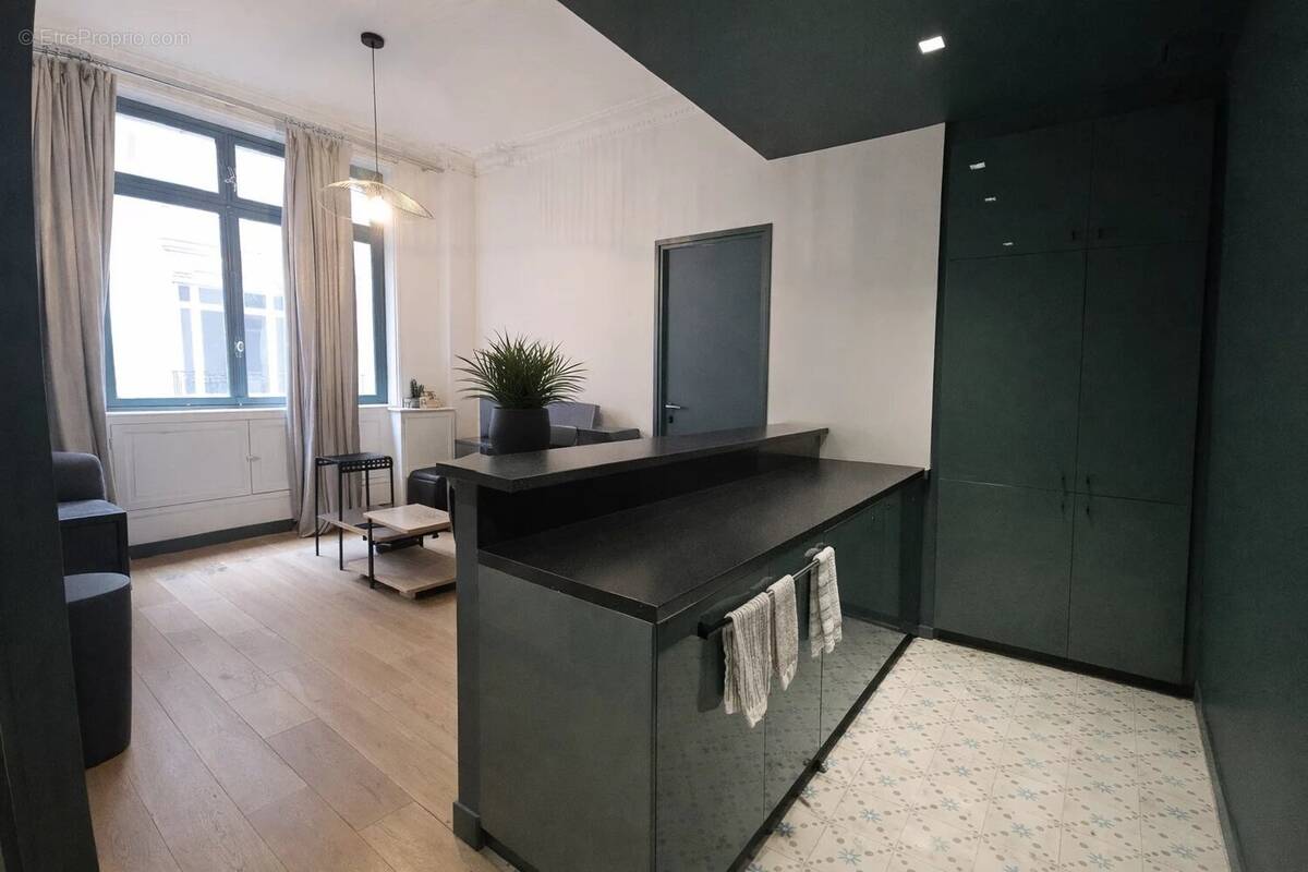 Appartement à PARIS-16E