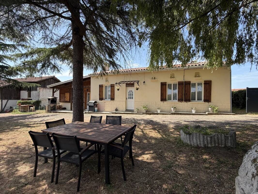 Maison à SAINT-BONNET-SUR-GIRONDE