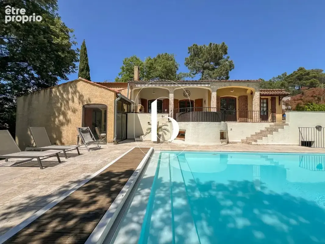 Maison 225 m² à Goudargues  - photo 2