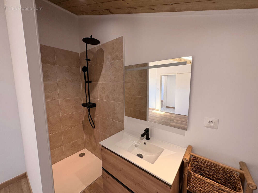 Maison 100 m² à Saint-Pierre  - photo 8