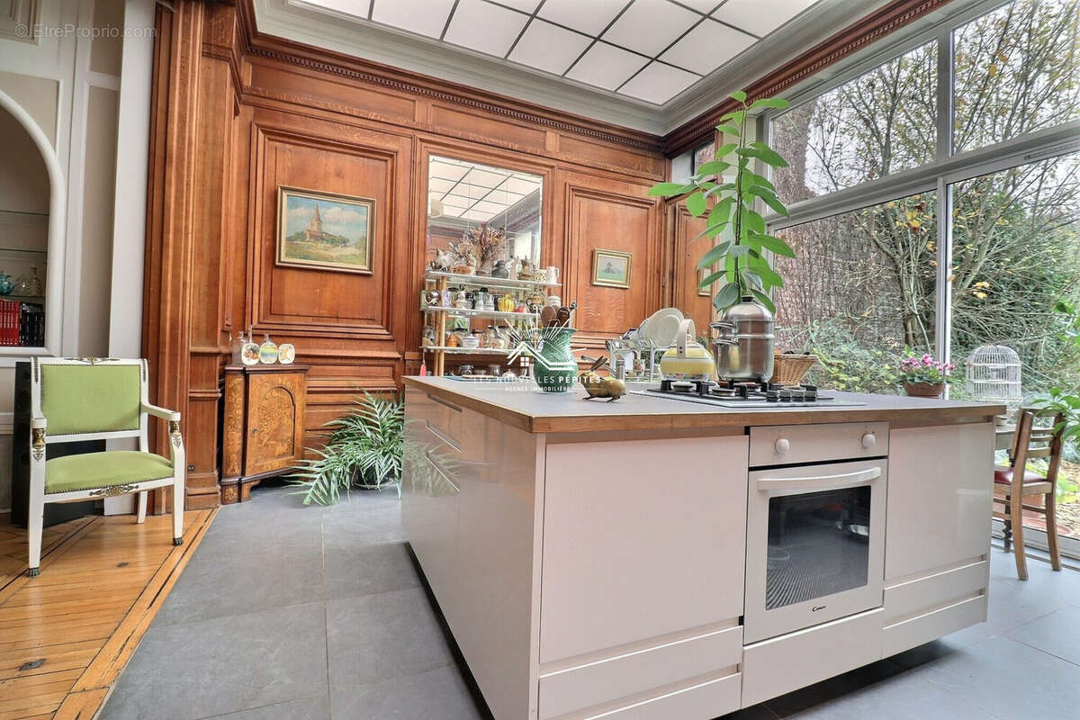 Maison 333 m² à Roubaix  - photo 2