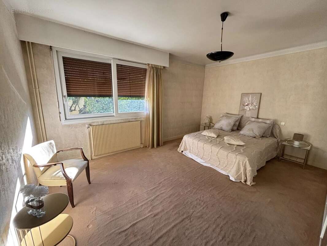 ARGENTEUIL – LES COTEAUX  Élégante maison familiale de plus de 200 m² avec vue sur Paris et la Tour Eiffel - photo 8