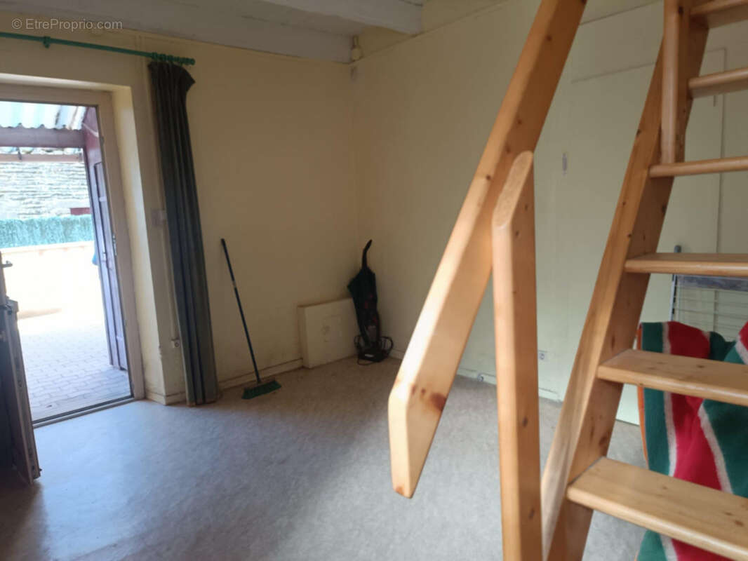 Maison à NEANT-SUR-YVEL