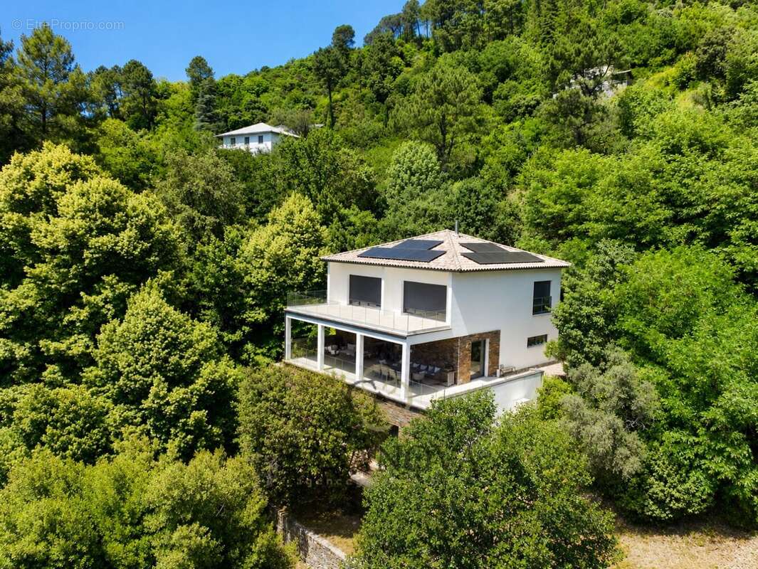 Propriété avec piscine intérieure et extérieure avec terrain de 5 300 m² à Sumène - photo 27