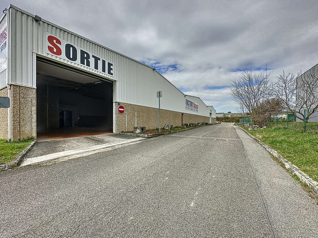 Commerce à MIRIBEL