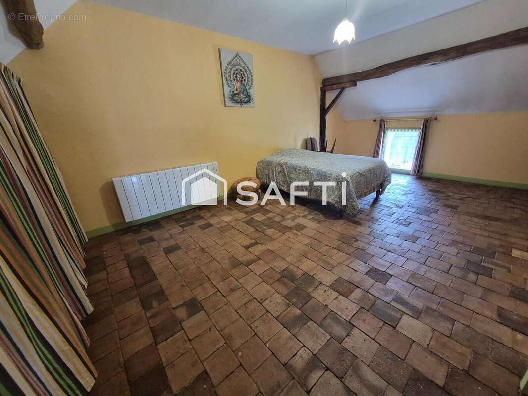Maison 100 m² à La Celle-Guenand  - photo 9
