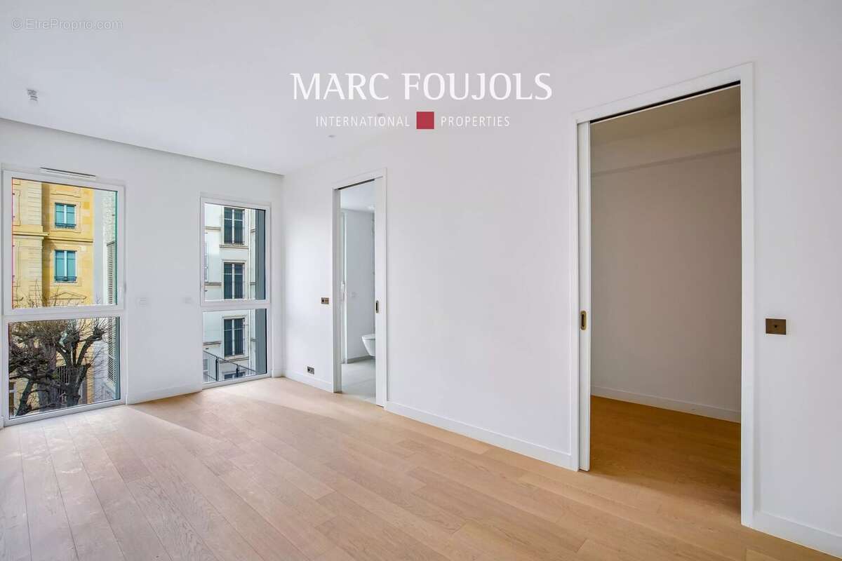 Appartement à PARIS-8E