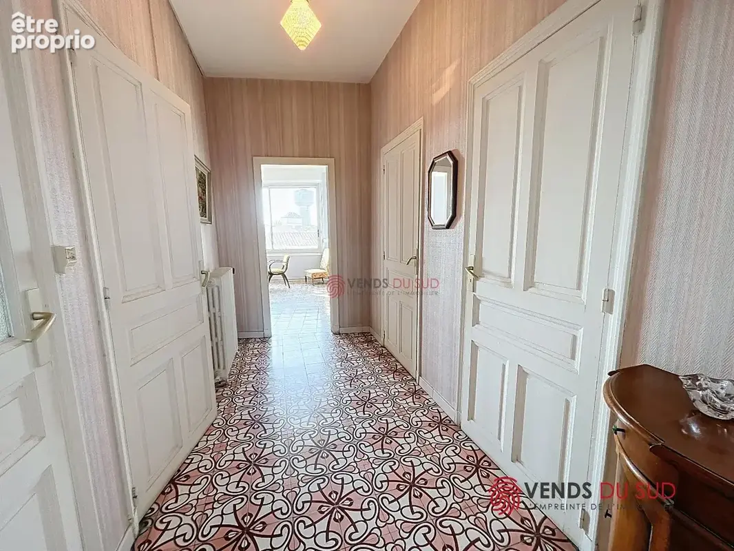 Belle maison cossue avec grand garage - coeur de colombiers - photo 7