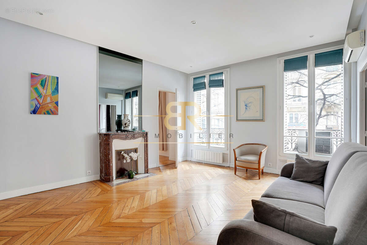 Appartement à PARIS-3E