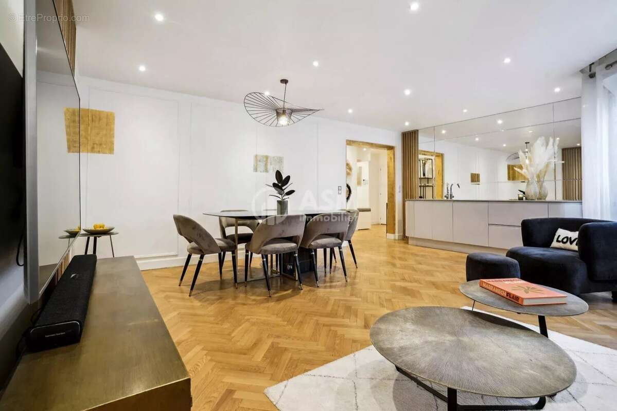 Appartement à COURBEVOIE