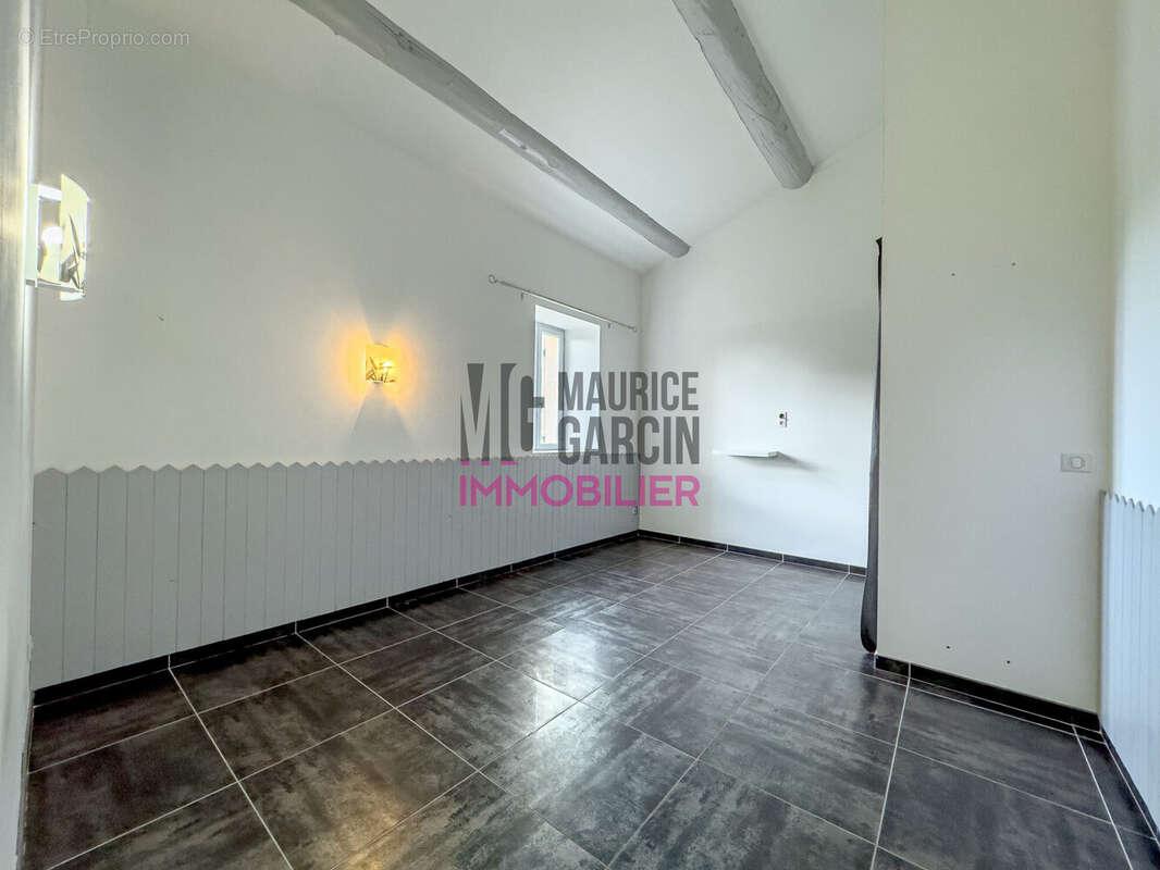 Maison à LAUDUN-L&#039;ARDOISE