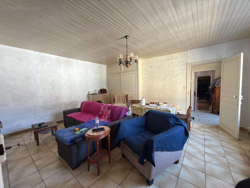 Maison en pierre avec 350 m² de dépendances, jardin et terrasse – Genevrières (52) - photo 5