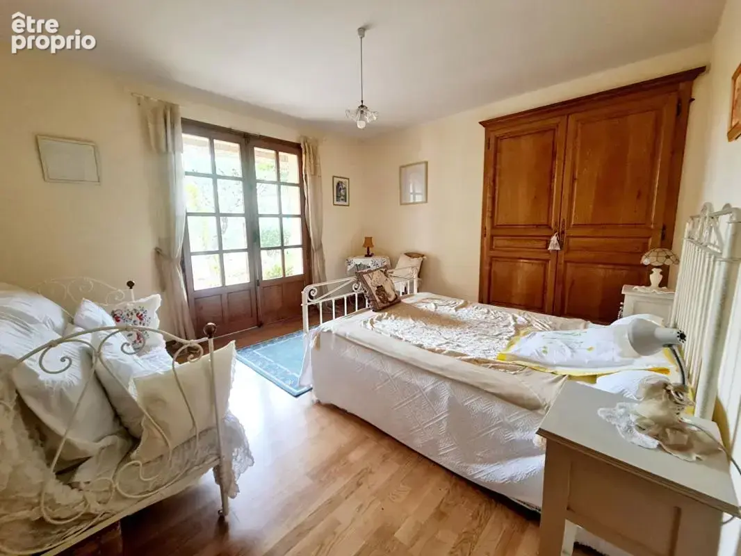 ALES - Villa 220m² avec piscine & pool house - 4 chambres- Proche commerces - photo 13