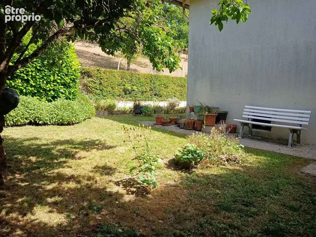 Propriété de 5 chambres située à la lisière du village, offrant de jolies vues. - photo 10