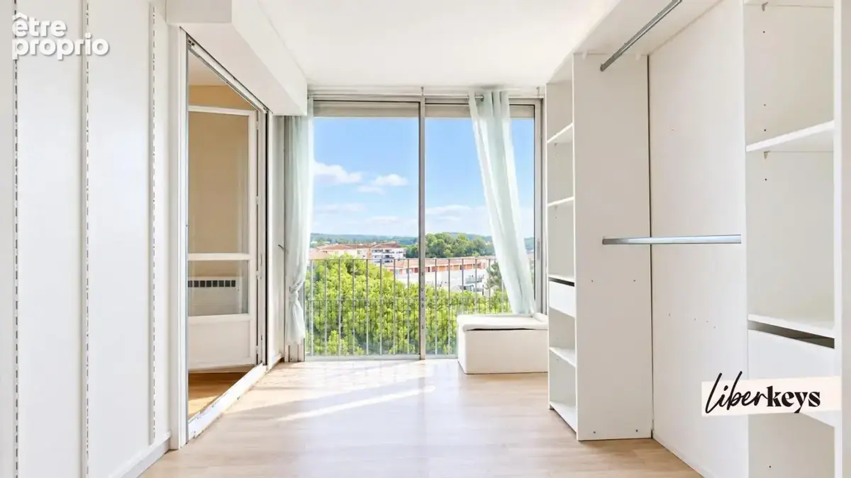 Appartement T4  de 80 m² avec balcon   Box privé et   Parking à Draguignan - photo 11