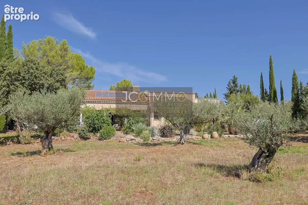 Villa T4 de plain-pied, 125m2 habitables sur 11 799m2 de terrain avec garage de 77m2. - photo 4