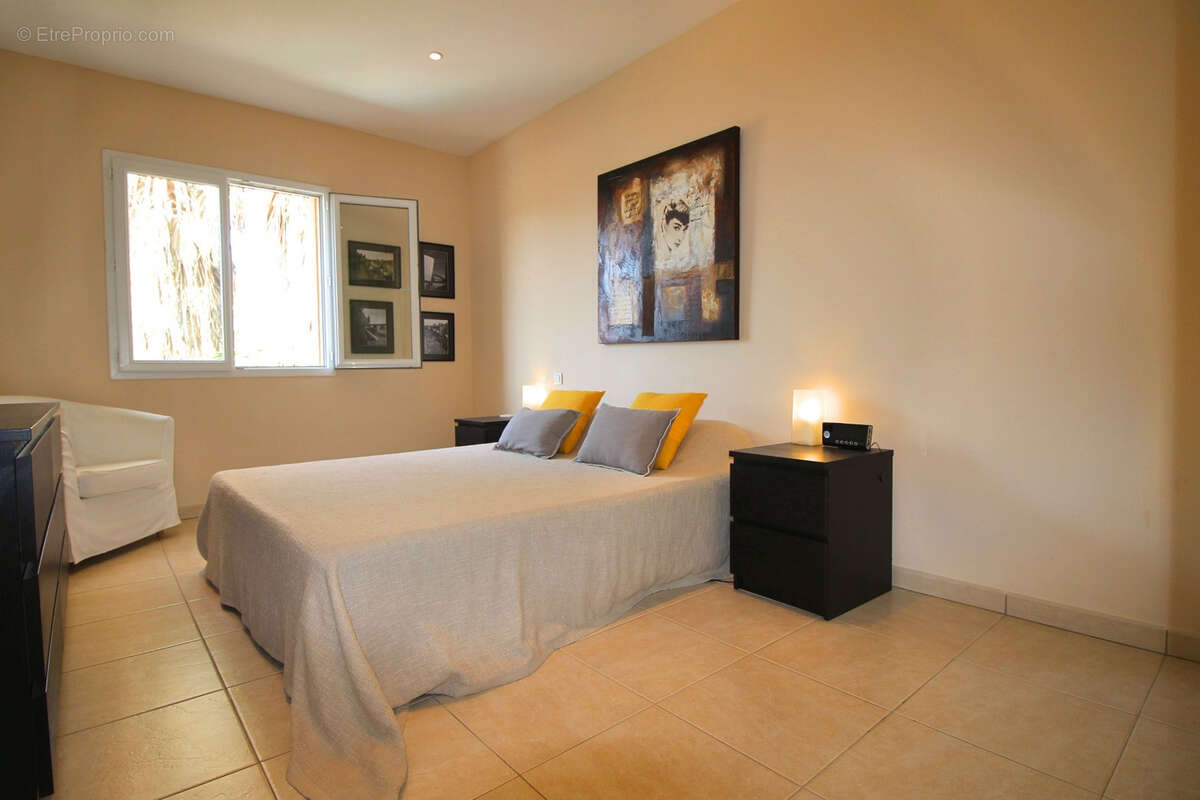 Villa lumineuse avec piscine, à deux pas du centre-ville de Sainte-Maxime - photo 15
