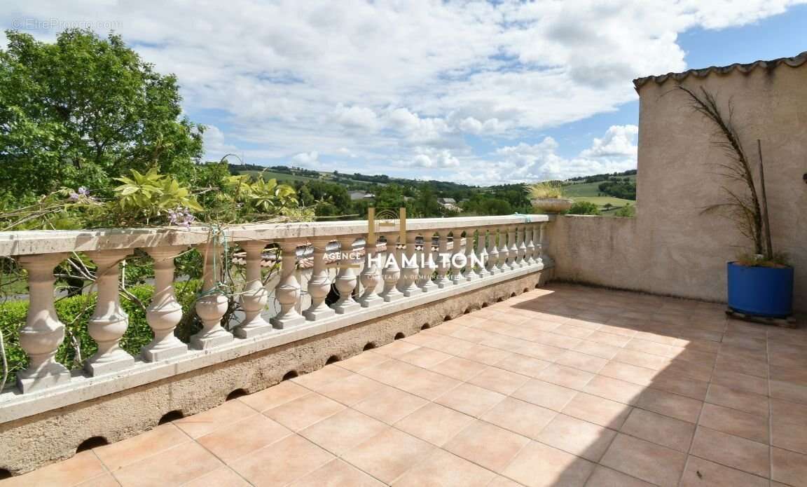 Villa non-mitoyenne de type t6 avec vues, terrasses, piscine et garages - photo 8