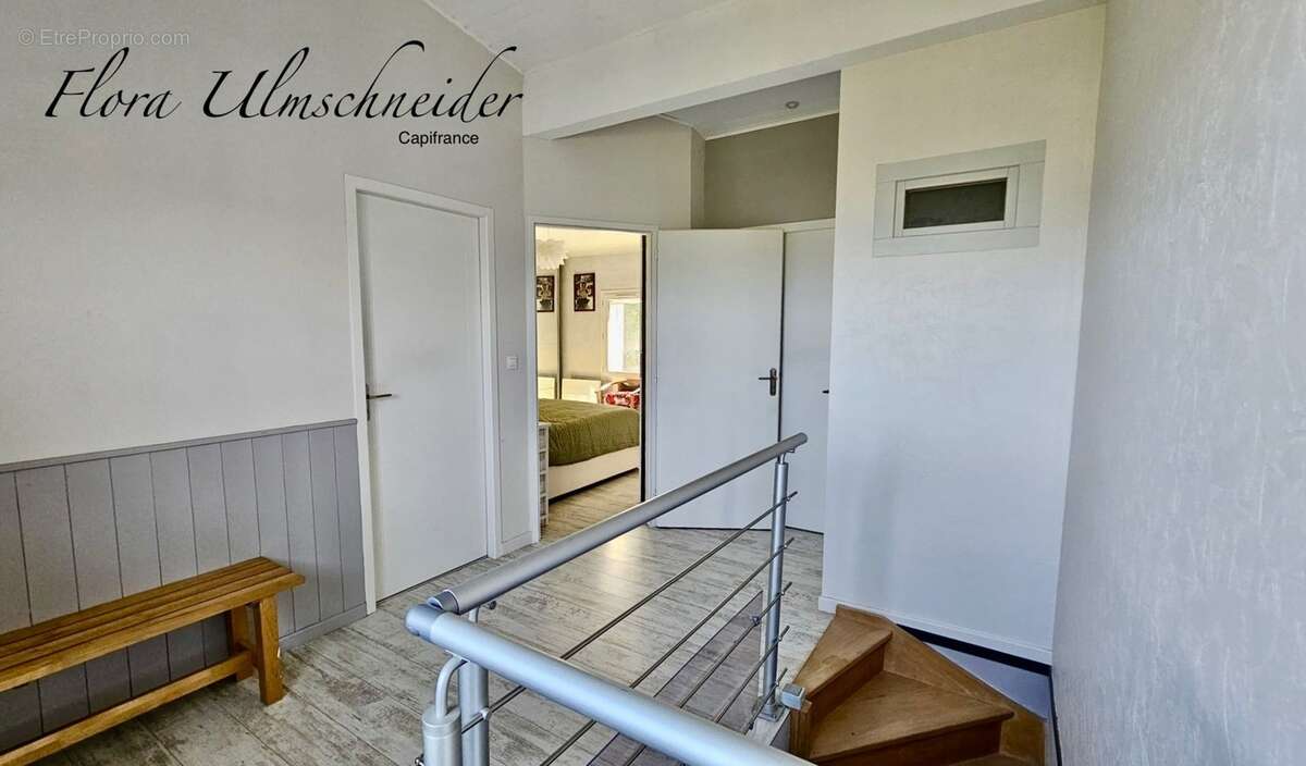 Maison lumineuse d'env. 137 m² avec vue exceptionnelle à vendre à CHINDRIEUX (73). Dépendances, terrain, proche lac du Bourget.  - photo 9