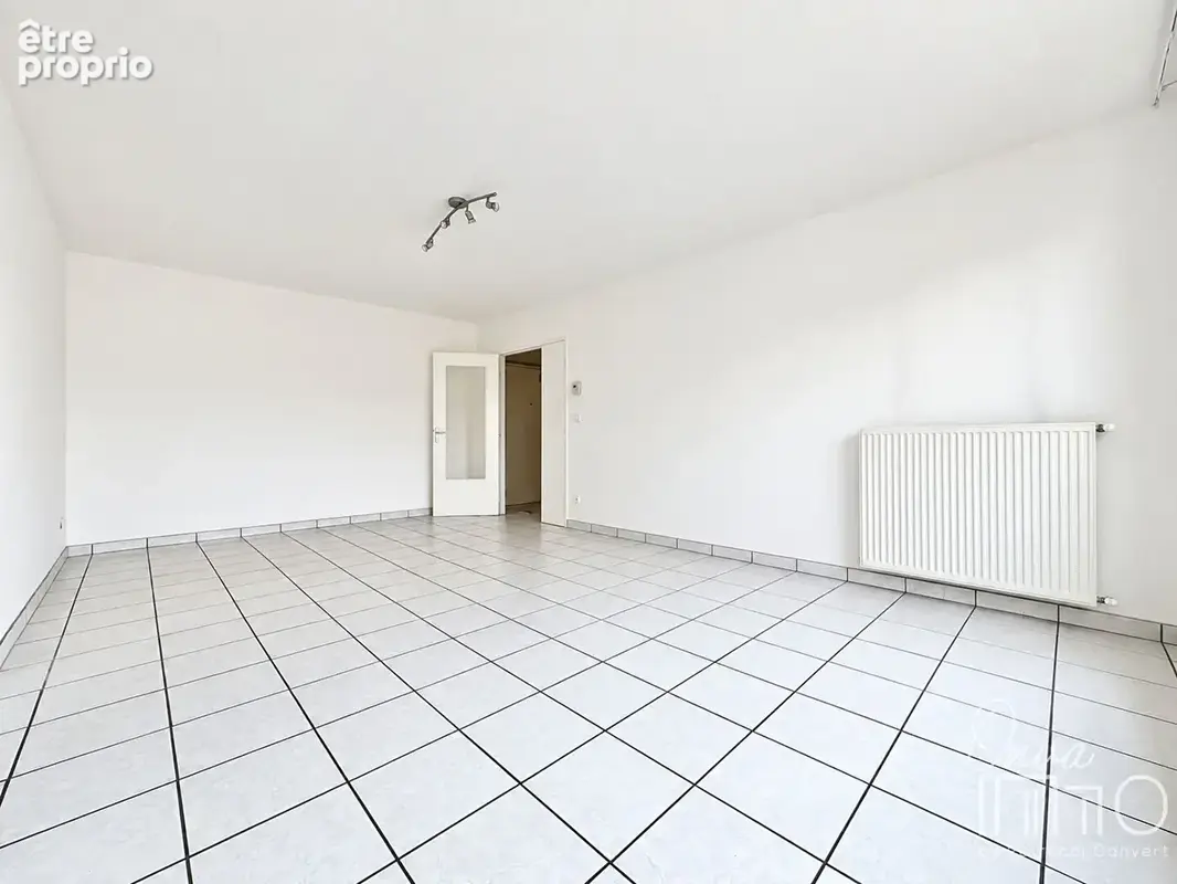 Neuville Centre - Lumineux T2 de 53m² avec balcon et garage - photo 3