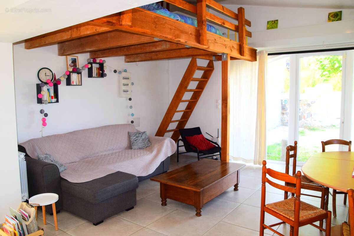 Maison à VILLENEUVE-DE-BERG