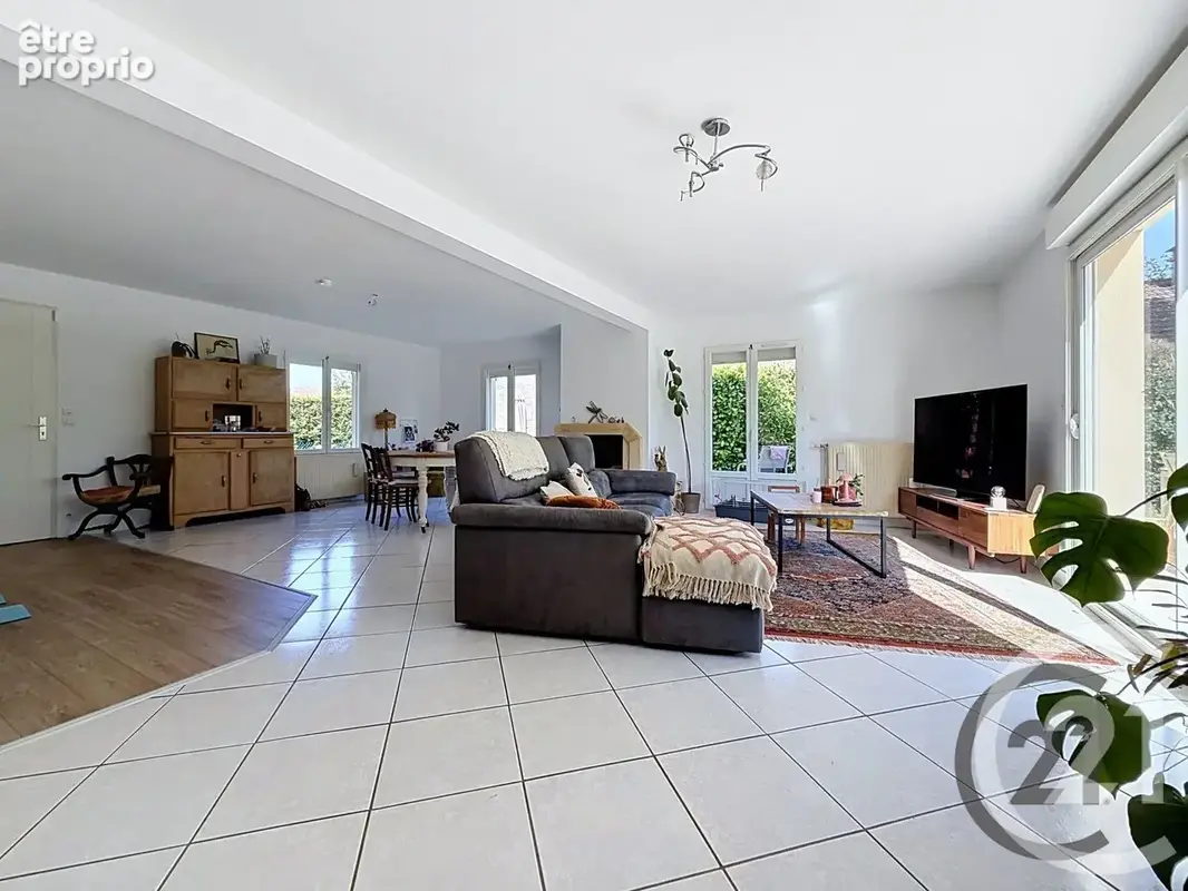 Maison 6 pièces 156 m² à vendre à Saint-Julien-Les-Villas (10800) - photo 2