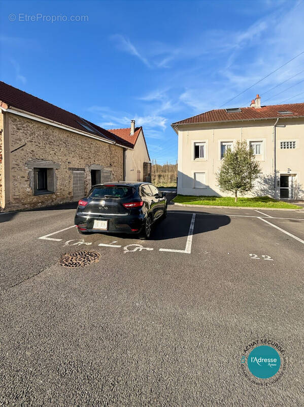 Parking à ORMOY