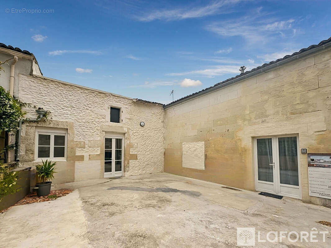 Maison à MORTAGNE-SUR-GIRONDE