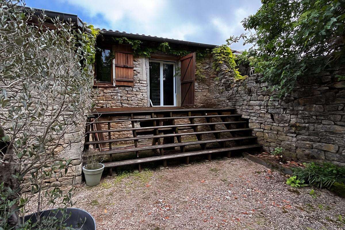 Maison en pierre,  Uchizy, 152 m2 avec beau terrain arboré et dépendances - photo 4