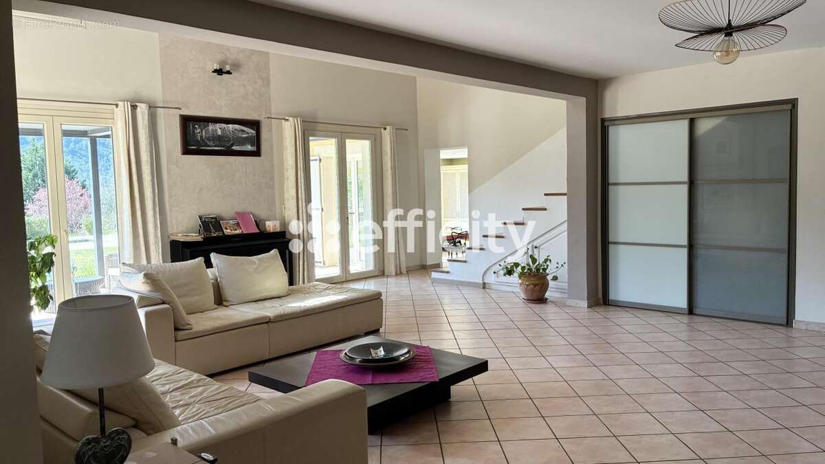 Maison 257 m² à Brignoles  - photo 12