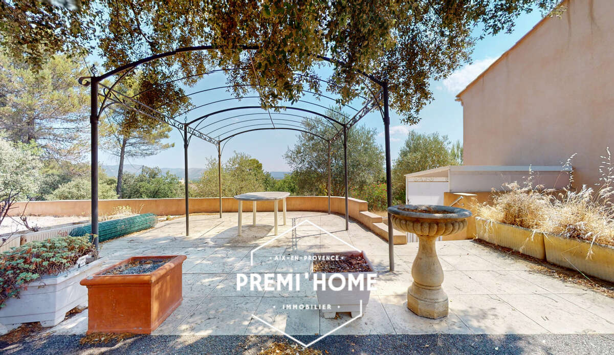 Maison à PEYROLLES-EN-PROVENCE