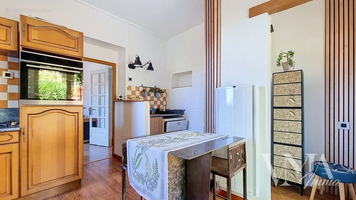 Écully   maison atypique dans un écrin de verdure - photo 6