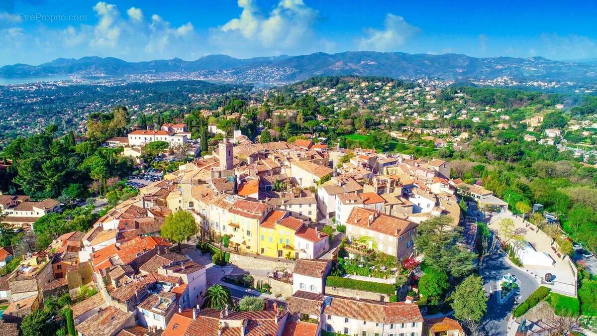 Terrain à MOUGINS