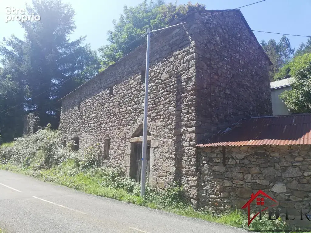 Grange à rénover avec garage et terrain de 2 ha - photo 2
