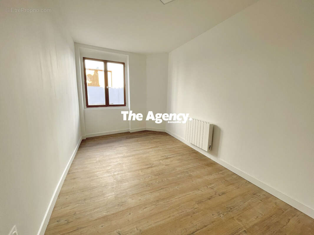 Appartement à MARSEILLE-1E