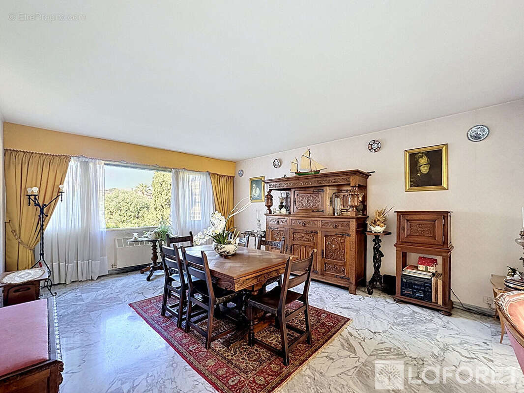 Appartement à ROQUEBRUNE-CAP-MARTIN