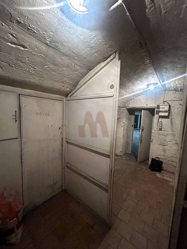 Commerce à PARIS-9E