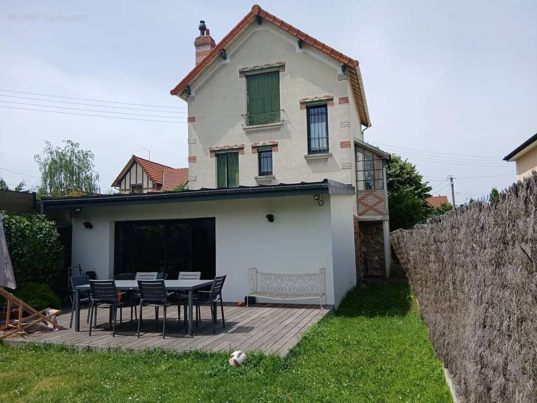 Maison à SARTROUVILLE