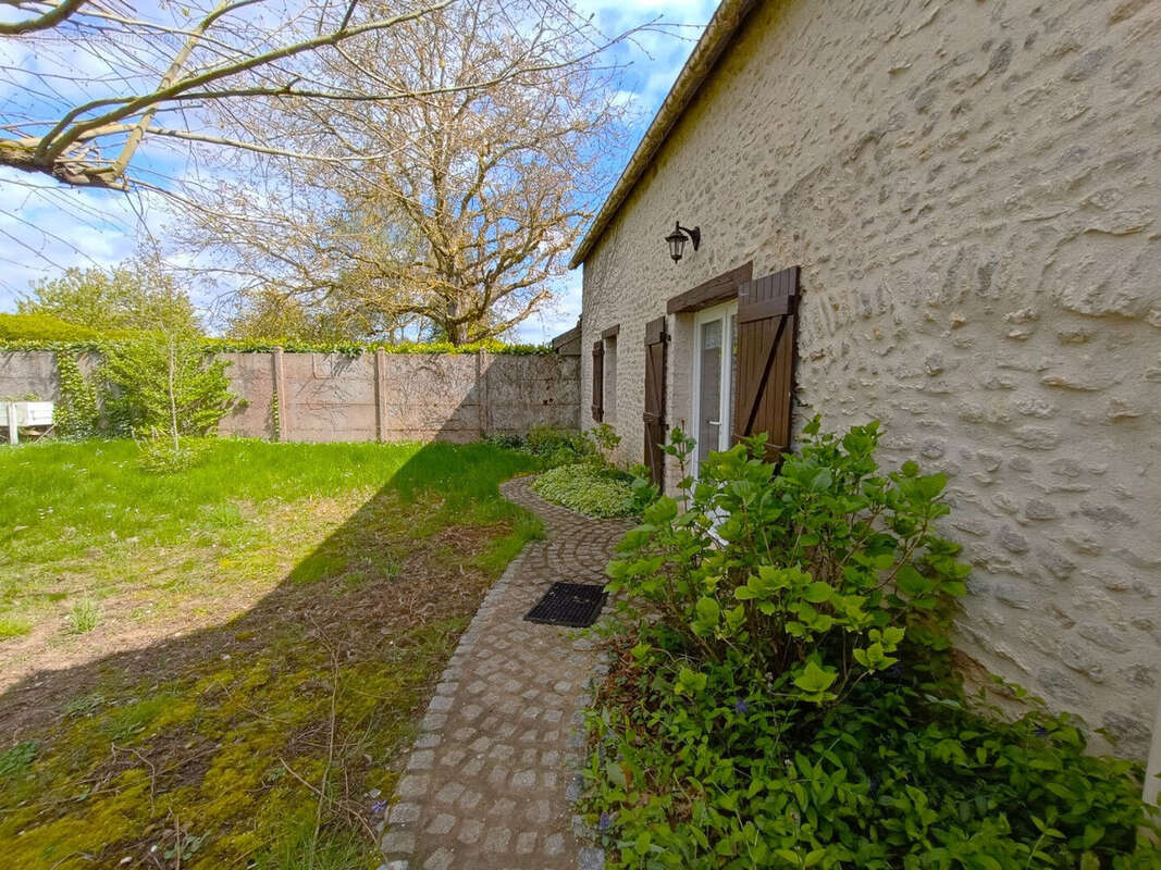 Maison à BAZOCHES-LES-GALLERANDES