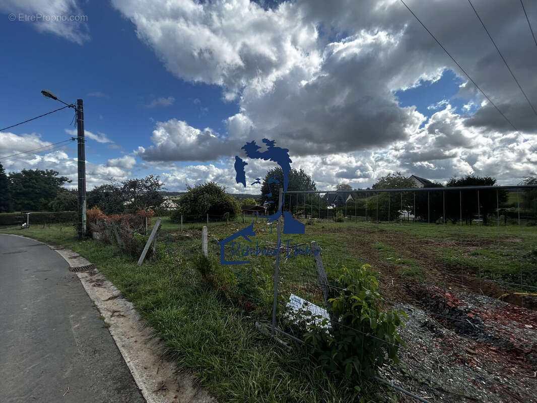 Terrain à CHALANDRY-ELAIRE