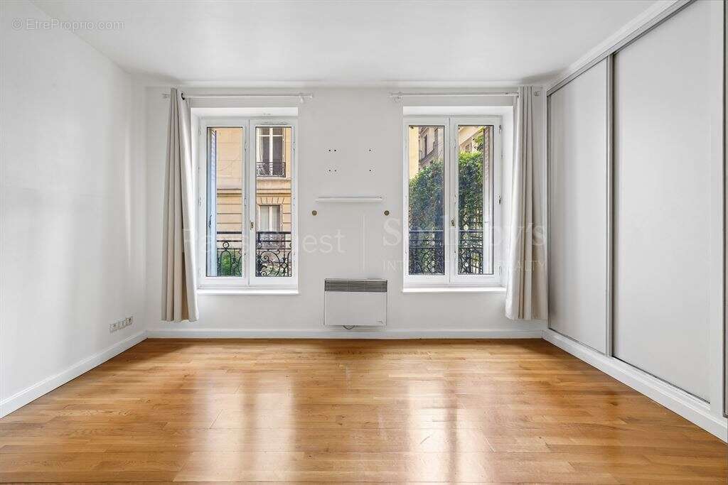 Appartement à PARIS-8E