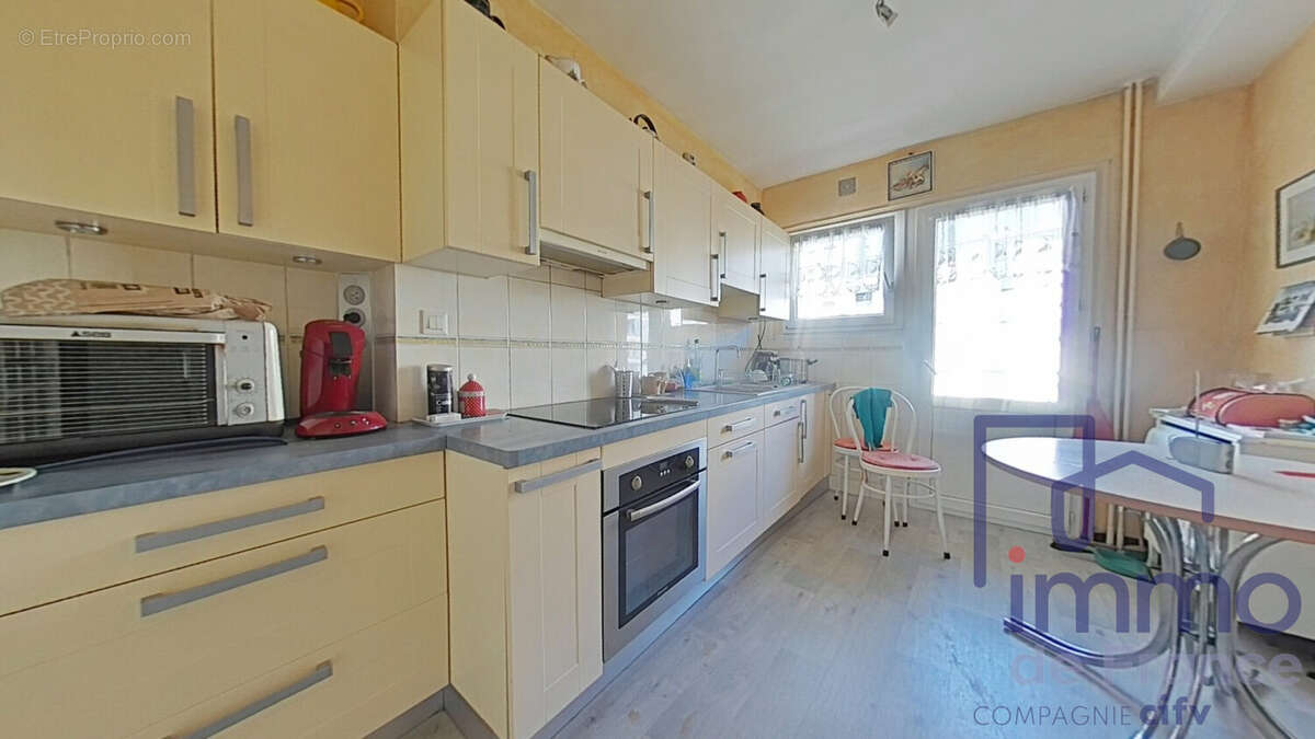 Appartement 71 m² à Saint-Etienne  - photo 8